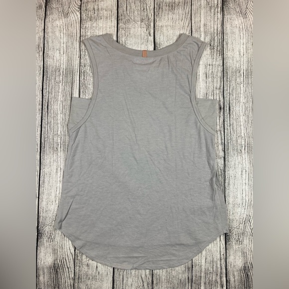 LUNYA Tank Shirt Womens Small Gray Restore Muscle Tee Ambient Grey Heather NWOT - Picture 4 of 6
